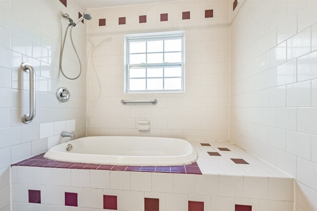 Building Photo - 1030 Perkins Dr