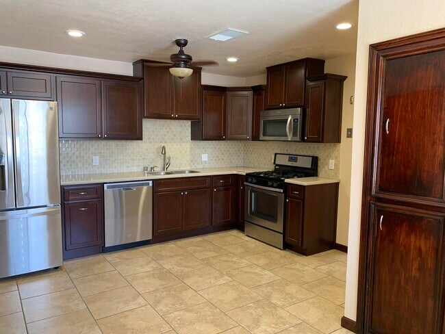 Building Photo - 6745 Ridge Top Dr