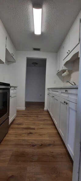 Building Photo - 4951 Elkner St