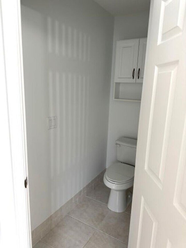 Building Photo - 106 Pepper Tree Cres