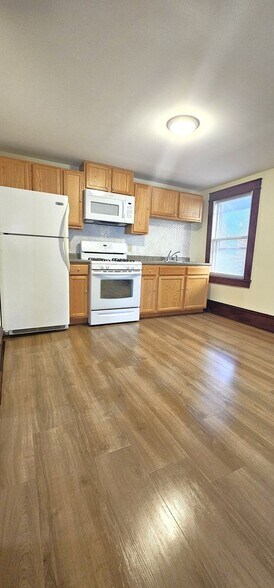 Building Photo - 135 N Champlain St