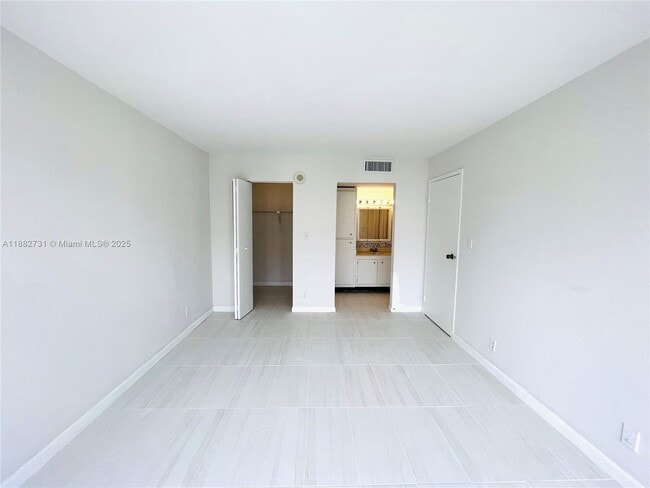 Building Photo - 16909 N Bay Rd