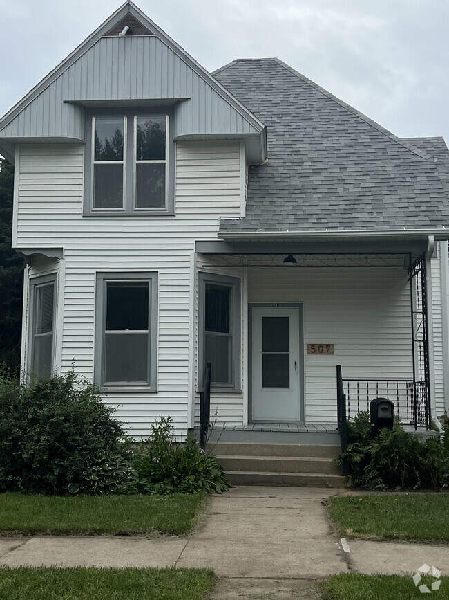 Building Photo - 507 Center Ave