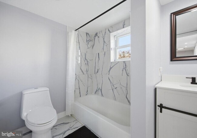 Building Photo - 1015 Riverside Ave