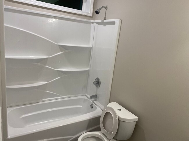 Building Photo - 1240 Biltmore Dr NE