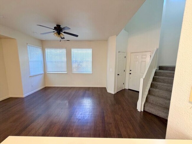 Building Photo - NW Reno Two Story - Beautiful Finishes with Mountain Views