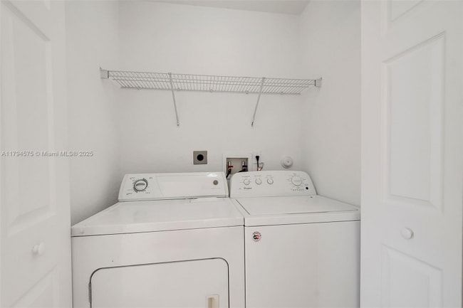 Building Photo - 22014 SW 89th Ct