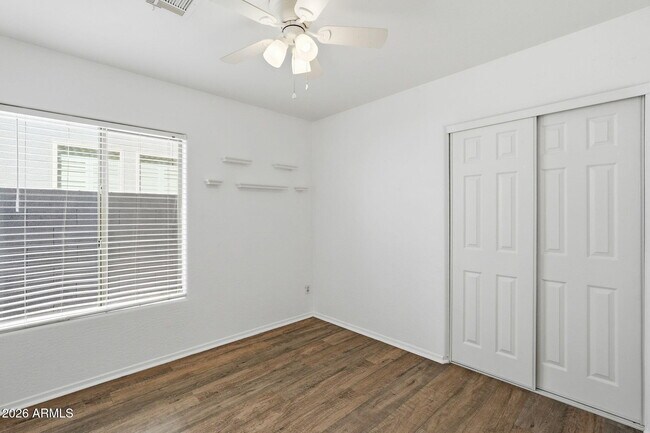Building Photo - 45542 W Guilder Ave