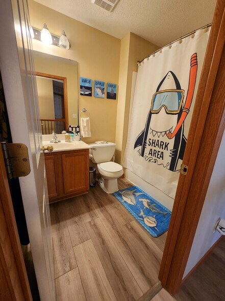 Building Photo - 862 Princeton Ave