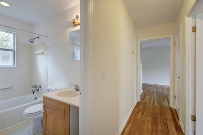 Building Photo - 3214 Larry Lane