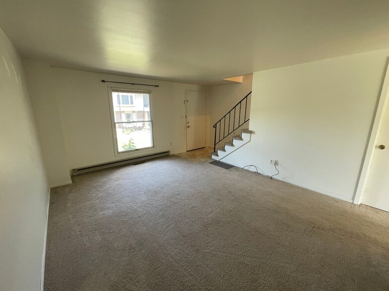 Building Photo - 433 Cedarcrest Dr