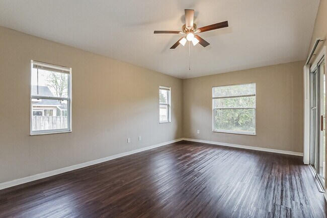 Building Photo - 640 Tranquility St