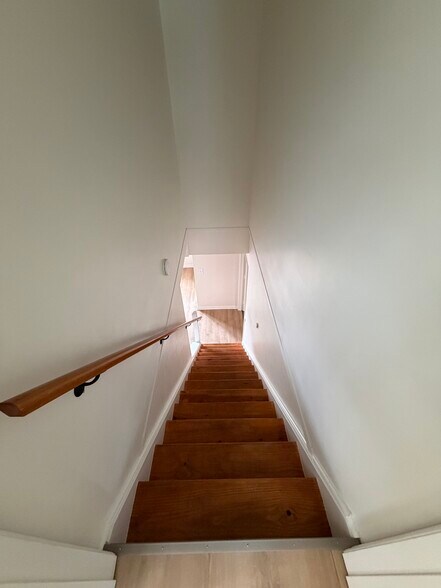 Building Photo - 43 Knollwood Rd