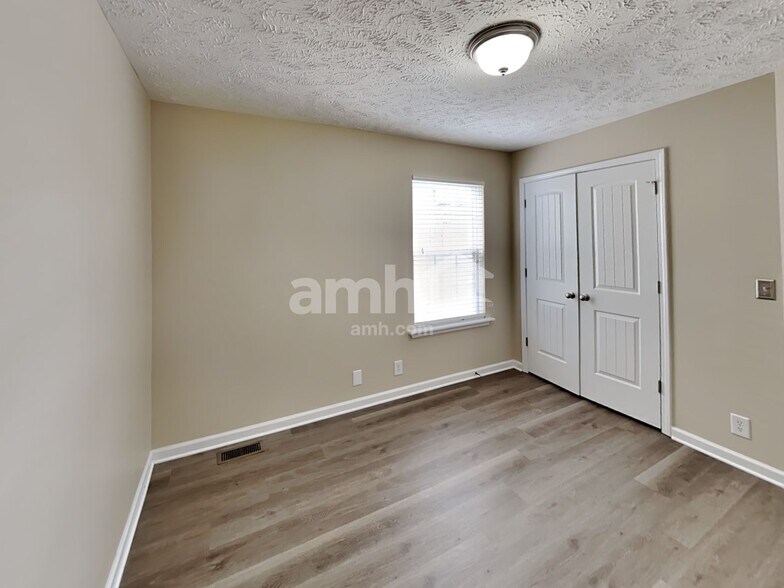 Building Photo - 112 Tulip Grove Point