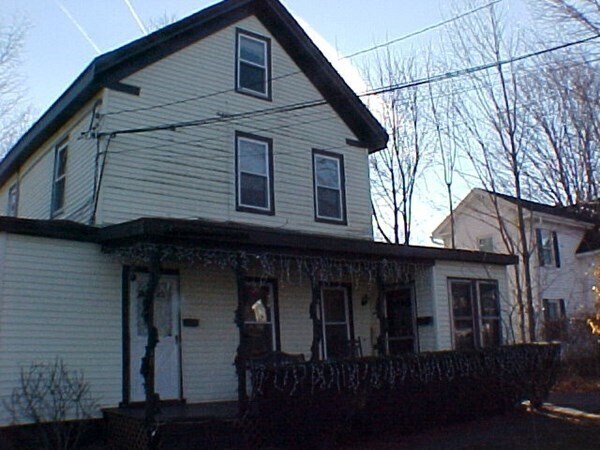 Building Photo - 40 Central St