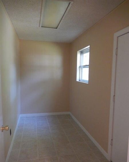 Building Photo - Available July 6: Spacious Home With Large...