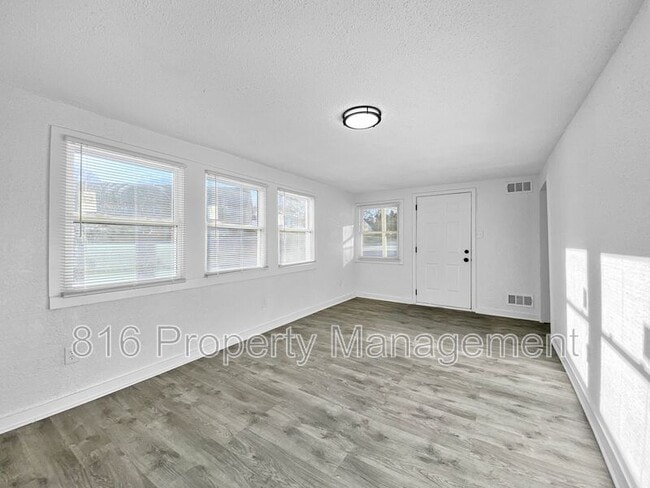 Building Photo - 4802 Locust Ave