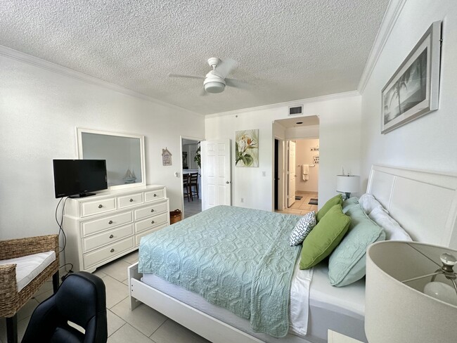 Building Photo - 720 S Sapodilla Ave