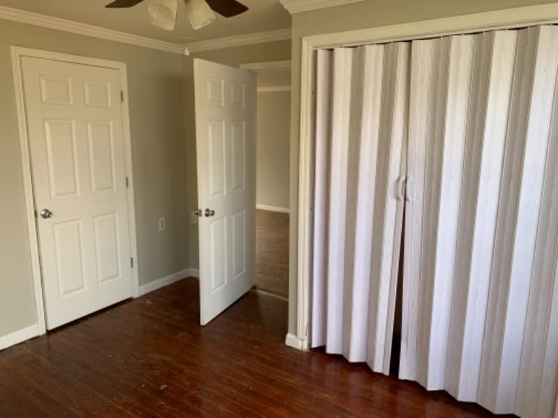 Building Photo - 911 E Ash St