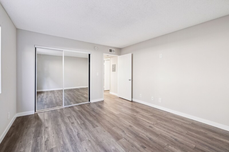 Building Photo - 507 E Cedar Ave