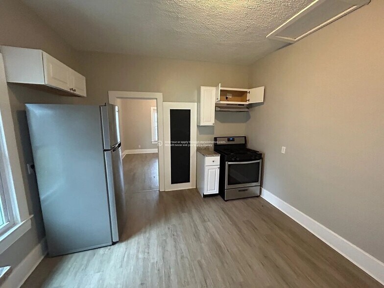 Building Photo - 624 Dresden Ave