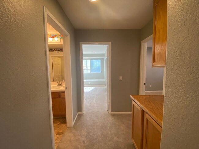 Building Photo - Stunning 4 bedroom Home with a Pool locate...