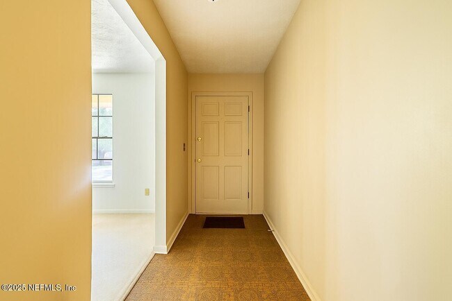 Building Photo - 1620 Bay Cir E