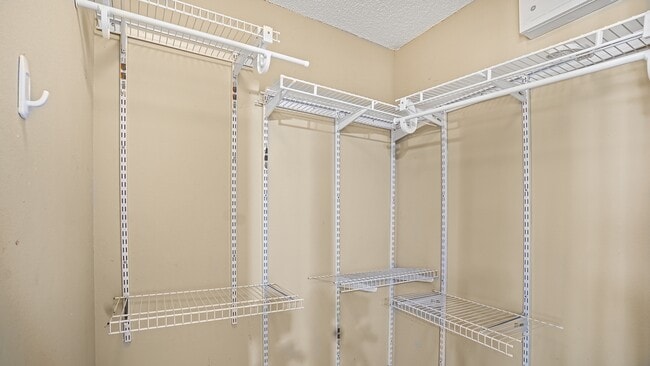 Building Photo - 820 Westbrook Terrace