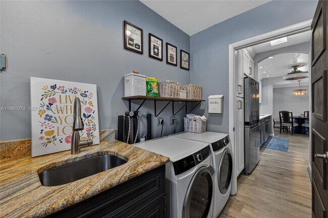 Building Photo - 2161 NE 62nd Ct