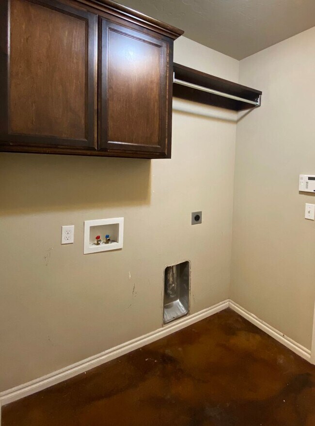 Building Photo - First Month Free! Great Location!