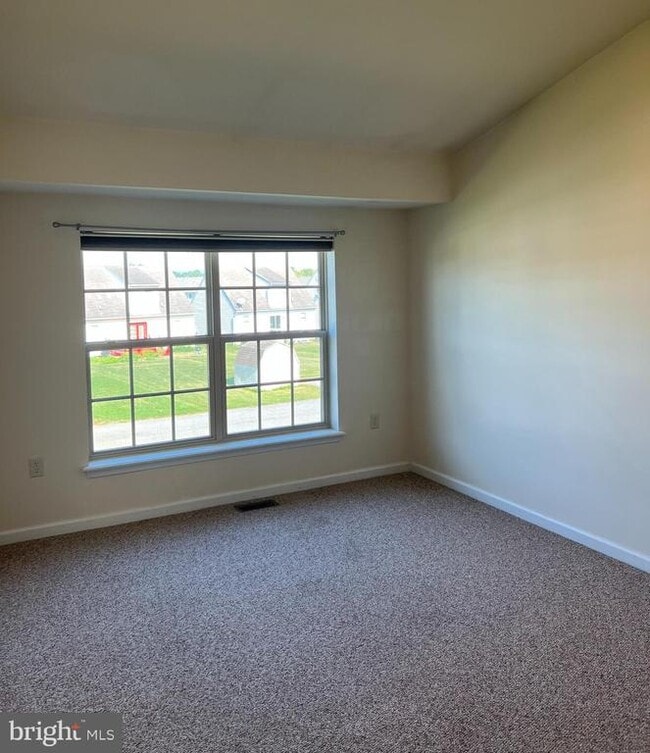 Building Photo - 2037 Powell Dr