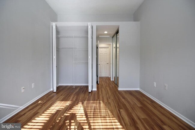 Building Photo - 1956 Villaridge Dr