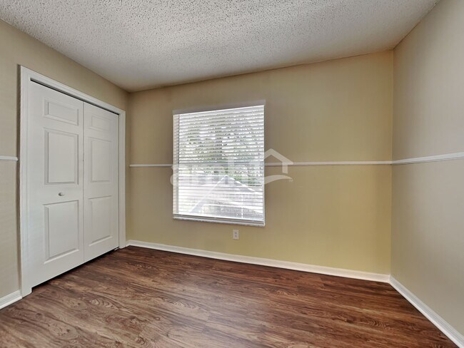 Building Photo - 17756 Oak Bridge St