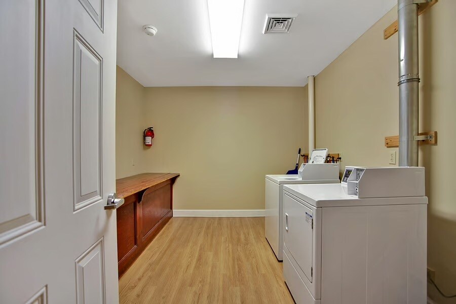 Building Photo - 75 Main St