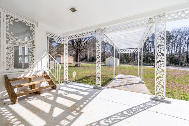 Building Photo - 7800 Tamarind Dr