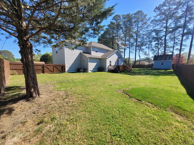 Building Photo - Beautiful & Spacious 4 bedroom, 2.5 bath h...