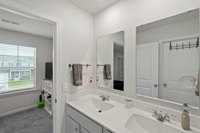 Building Photo - 41 Gypsea Ln