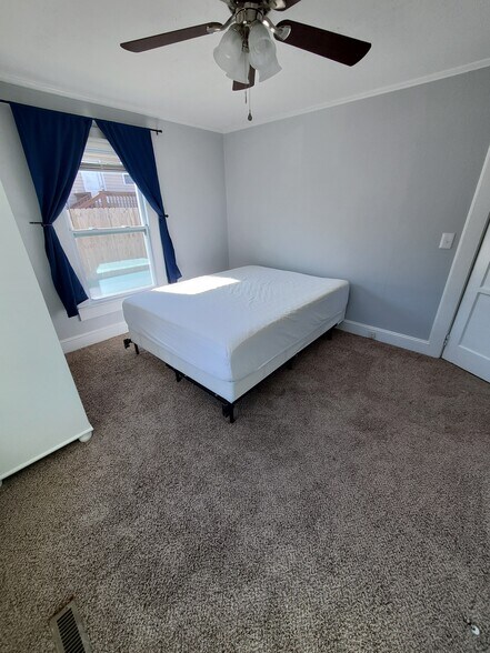 Building Photo - 607 Hillside St