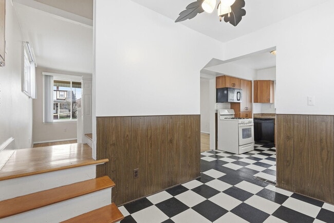 Building Photo - 314 W Muir Ave