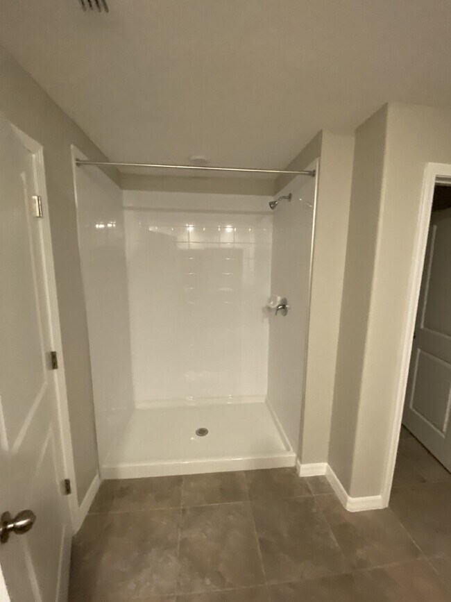 Building Photo - "Spacious 4-Bed, 2-Bath Gem with 1936 Sq Ft of Comfort in Riverview, FL!"
