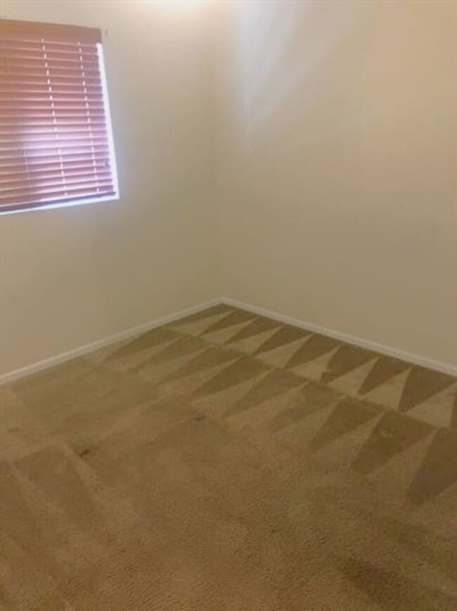 Building Photo - August Move in- 3bed 2.5 Bath Horizon Point