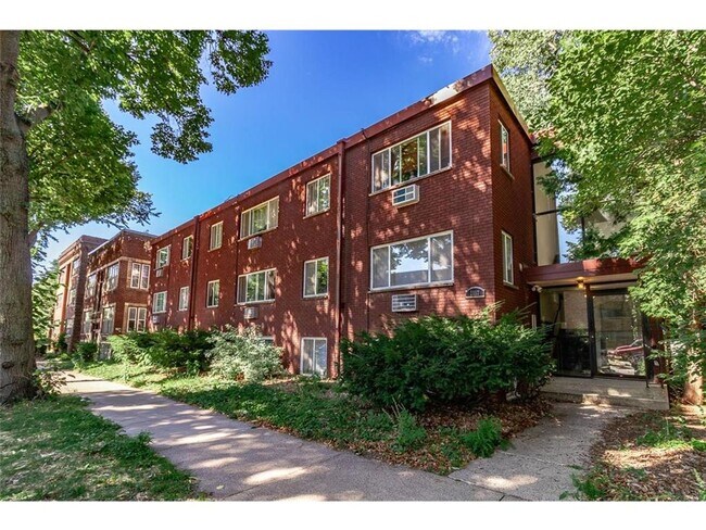 Building Photo - Fantastic 1 BR/1 BA Apartment in the Whitt...