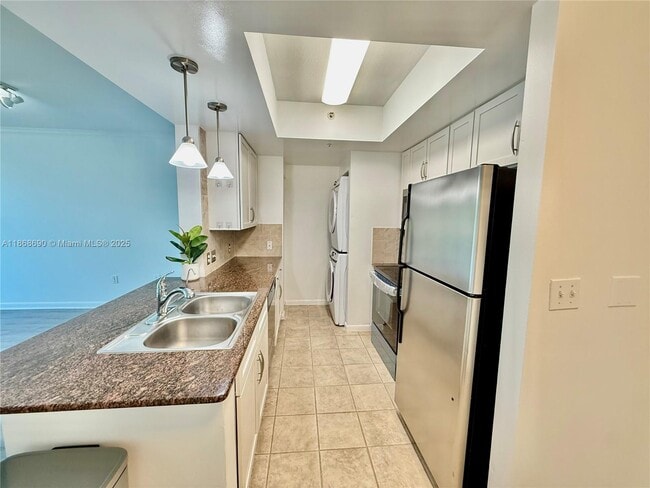 Building Photo - 2000 N Bayshore Dr