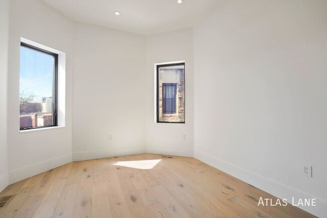 Building Photo - Professionally Managed// 3 bedroom 3 bathr...