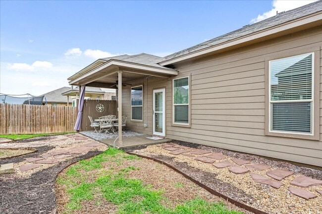 Building Photo - 4/2.5 in Midway ISD