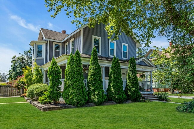 Building Photo - 298 Liberty St