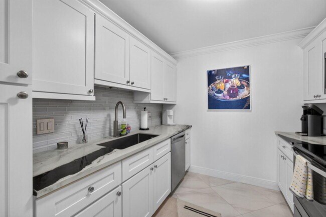 Building Photo - 1208 Marine Way