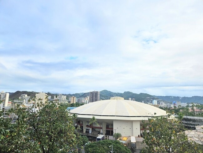 Building Photo - 909 Kapiolani Blvd