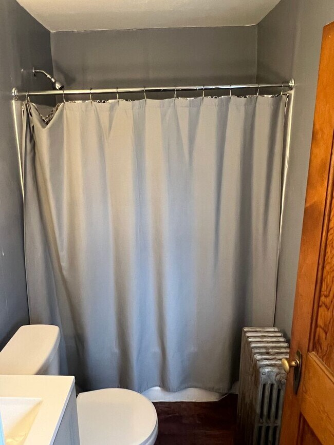 Building Photo - Lovely 2 Bedroom Apartment in Old Town