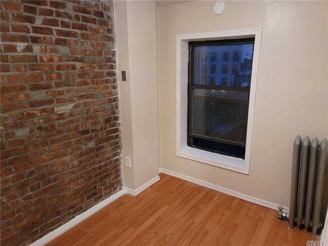 Building Photo - 200 Hart St